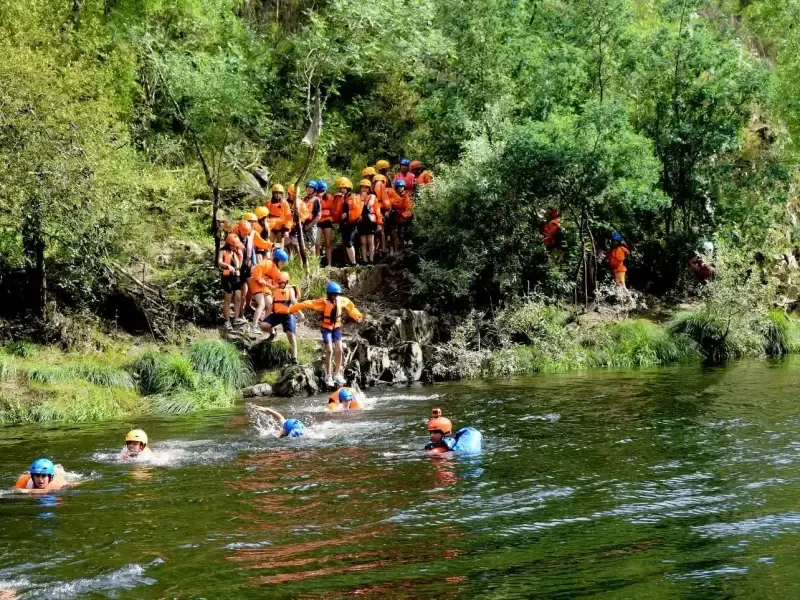 image 4 - Caminhada ao longo do rio no Geoparque de Arouca