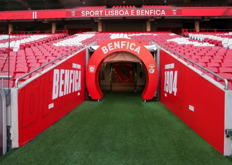 SL Benfica: Family Stadium & Museum Pack + Official Scarf - 2