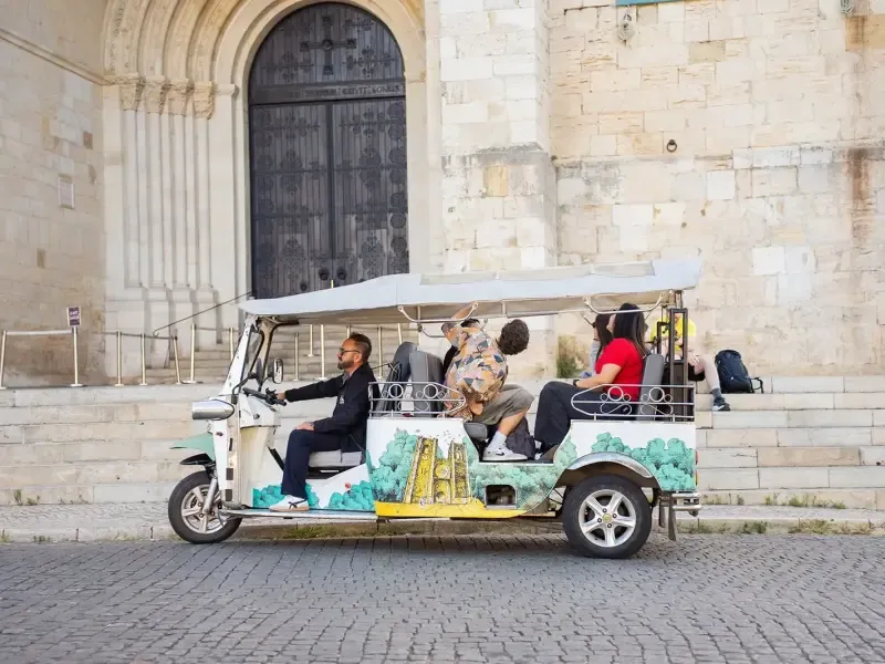 Lisbon: All Inclusive 5H TukTuk Tour - Main