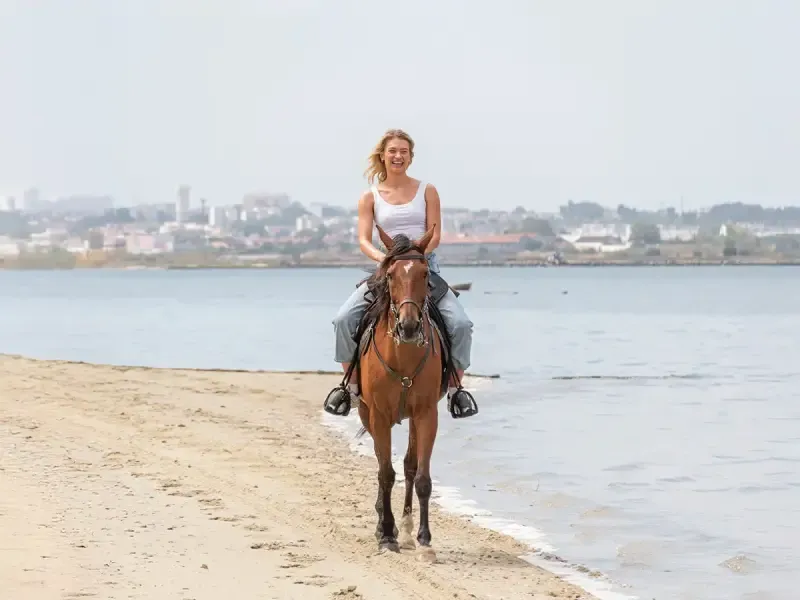 Desfrute de um passeio a cavalo privado na praia com degustação de tapas e uma lembrança especial. - 3