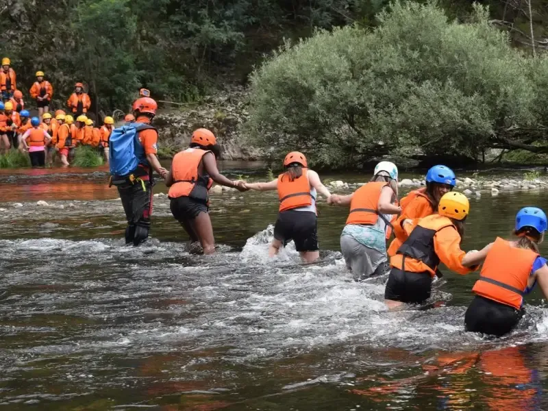 image 5 - Caminhada ao longo do rio no Geoparque de Arouca