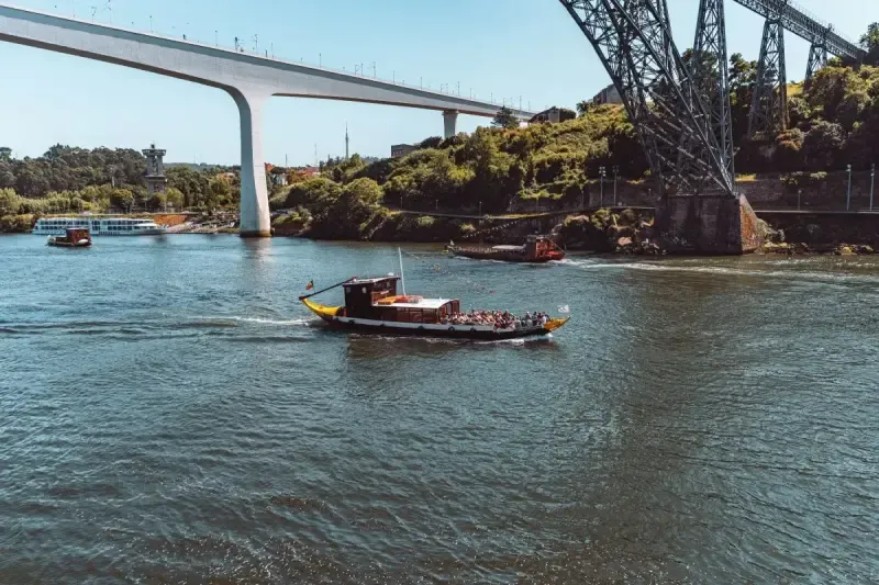 image 4 - 6 Bridges Cruise