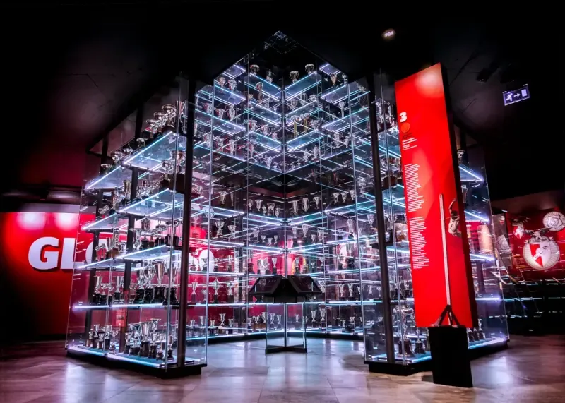 Pacote para visita guiada ao museu e estádio, com cachecol e refeição Luz by Chakall. - 3