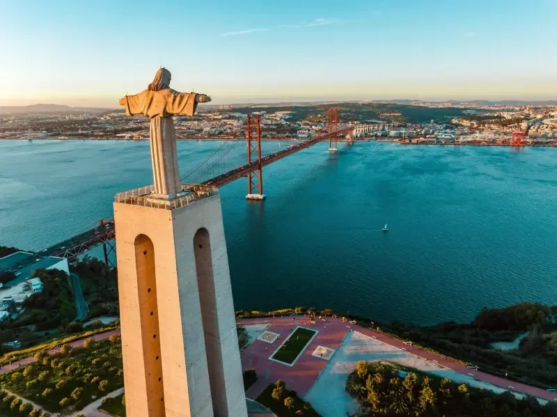 Arrábida & Sesimbra Private Trip from Lisbon – Wine Tasting, Nature and Beaches - Main