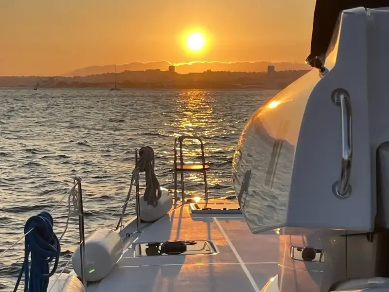 Passeio Privado de Catamarã de Luxo ao Pôr do Sol e Degustação de Vinhos - Main