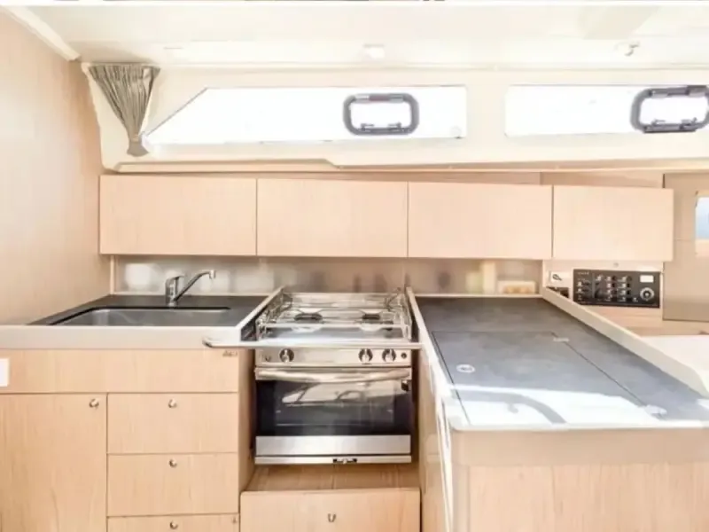 image 5 - Beneteau Oceanis 41.1 - Half Day Yacht Charter