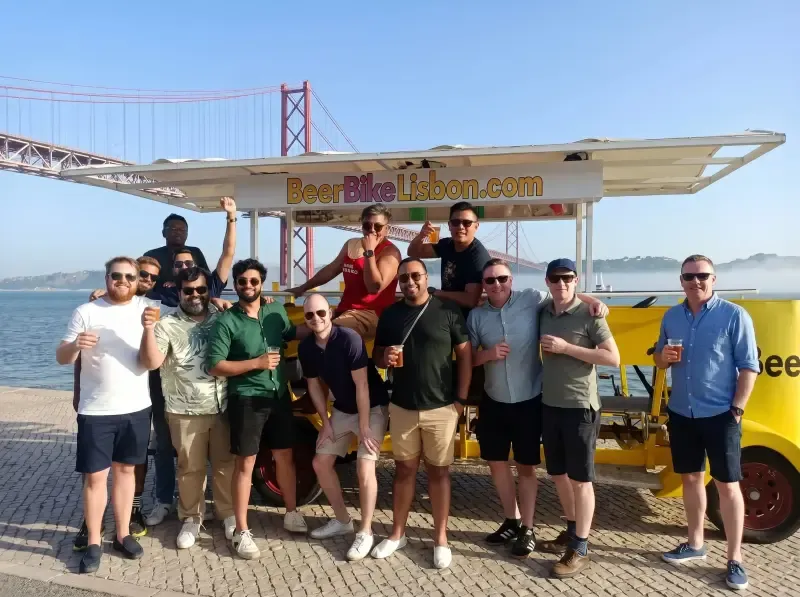 Lisboa: Tour turístico en bicicleta de 1 hora con degustación de cerveza, sangría o vino. - 3
