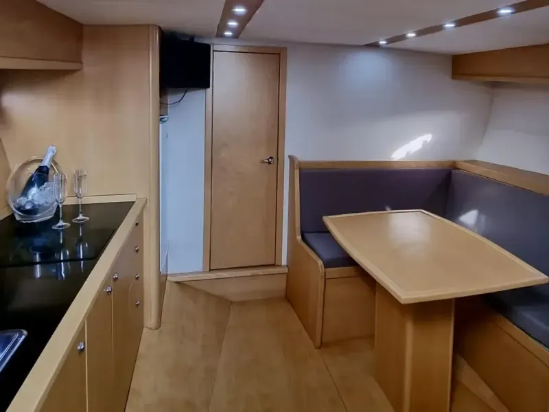 image 5 - Aluguer de iate privado para um dia inteiro no Algarve - Be happy