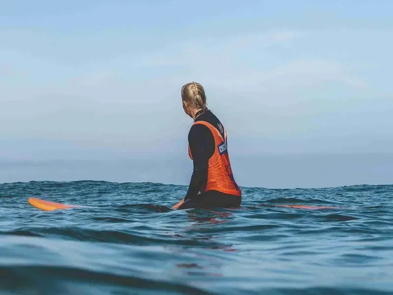 Únete a nuestras divertidas clases de surf en grupo en Lisboa - 3