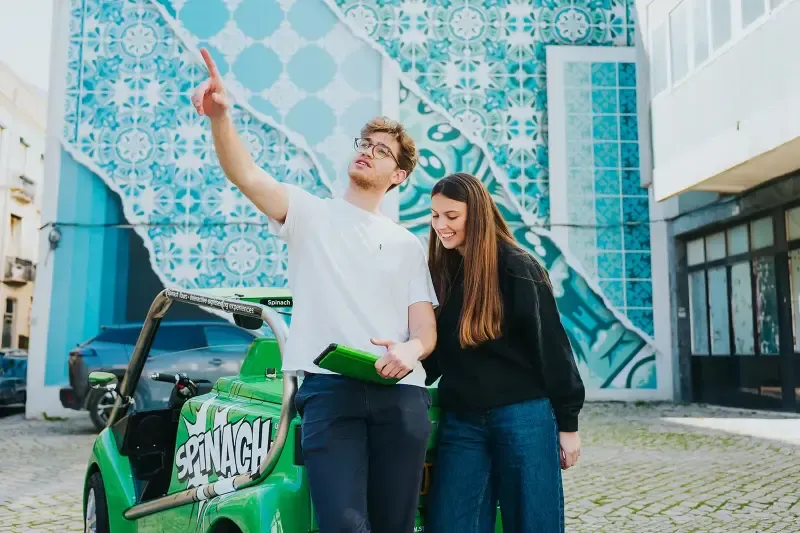Passeio de carro elétrico pela arte de rua de Lisboa. - 2