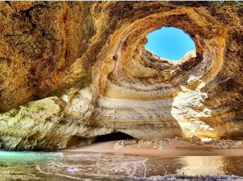 Excursão exclusiva e privada de barco às Grutas de Benagil e Marinha - 2