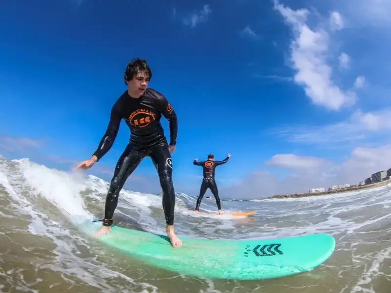 image 4 - Experiencia de surf en Caparica: ¡Domina el océano con guía experta!