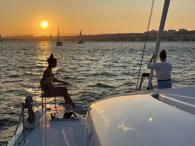 image 5 - Navega y cena con el Sunset VIP Catamarán