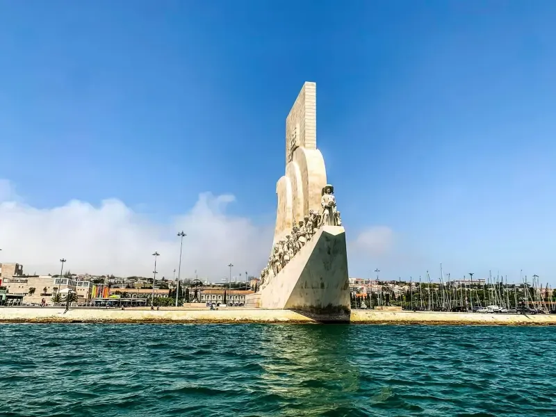 image 5 - Recorrido turístico privado en velero