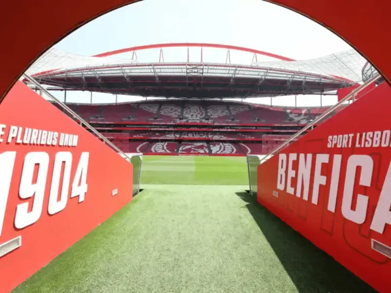 SL Benfica: Family Stadium & Museum Pack + Official Scarf - Main