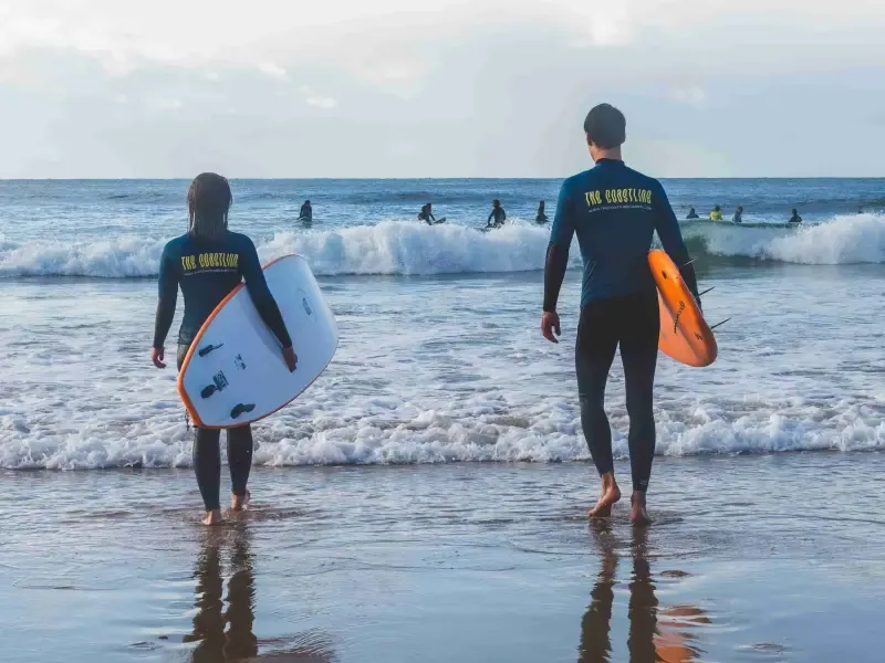 image 4 - Únete a nuestras divertidas clases de surf en grupo en Lisboa