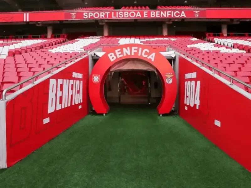 image 4 - SL Benfica: La experiencia definitiva: estadio, museo, bufanda y comida "Red Snack".