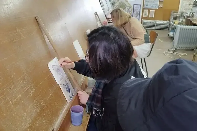 Workshop exclusivo de pintura em azulejos com degustação de vinhos e tour privado por Sesimbra. - 3