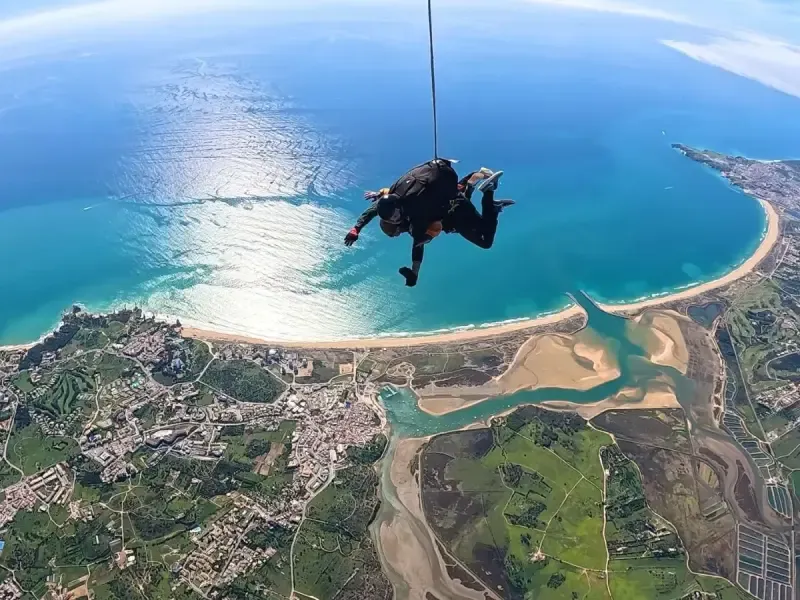 image 4 - Skydive Algarve: Paracaidismo en tándem a 4.500 metros
