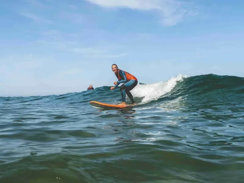 Clase privada de surf en Lisboa: ¡domina el arte del surf hoy! - 2