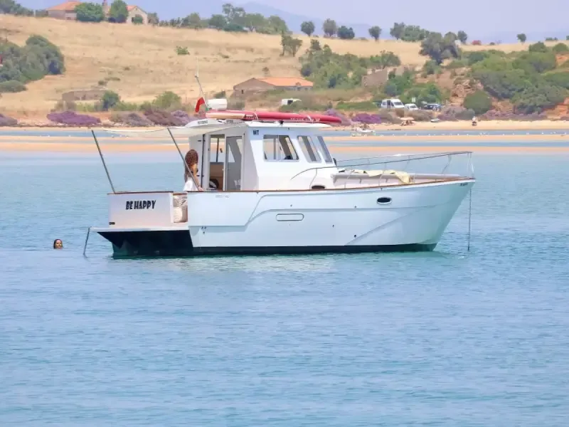 Aluguer de iate privado para um dia inteiro no Algarve - Be happy - Main