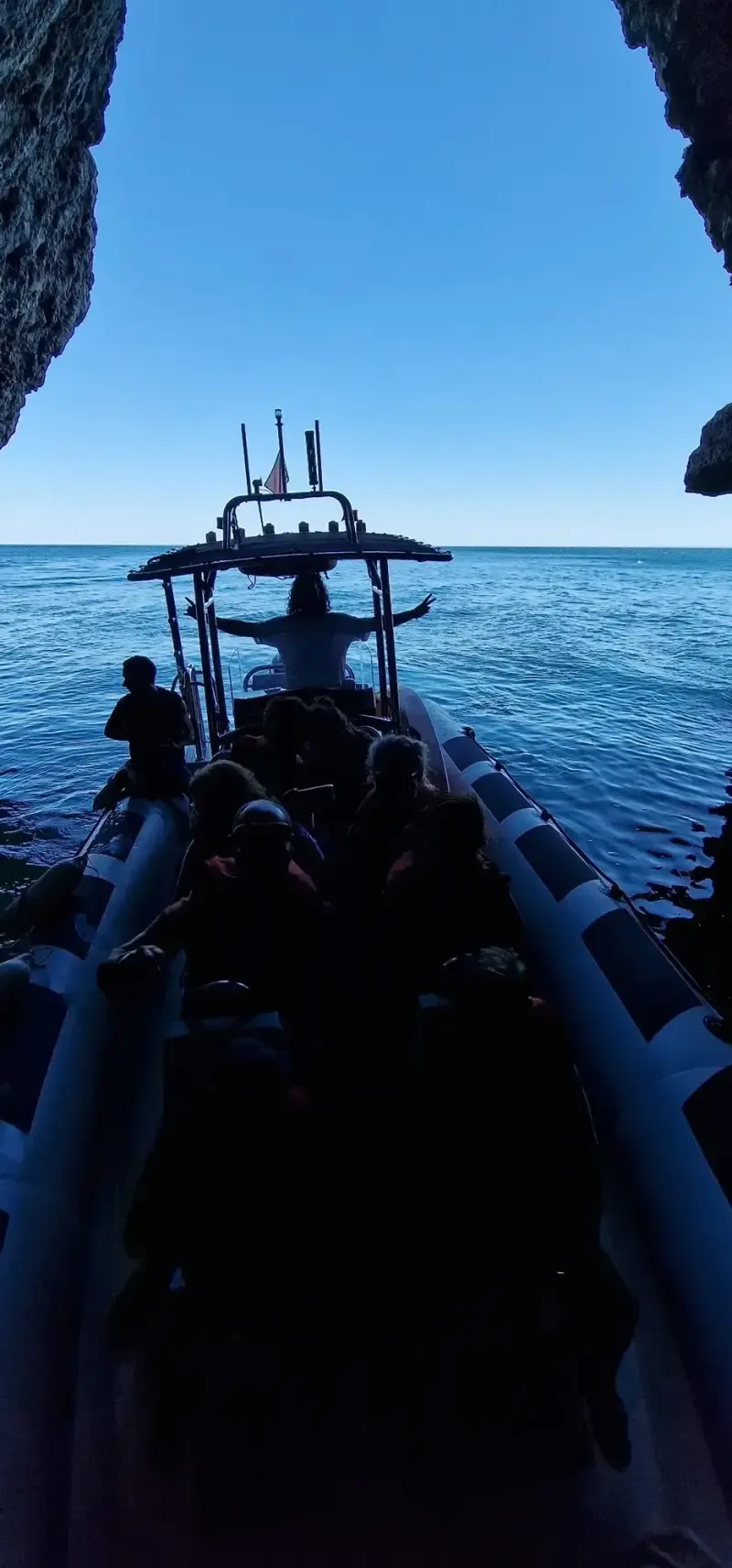 image 4 - Passeio de barco pelas praias selvagens e cavernas de Sesimbra