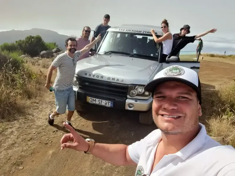 Jeep 4x4 Privado Dia Inteiro Madeira East Side - Santana (Até 5 pessoas) - Main