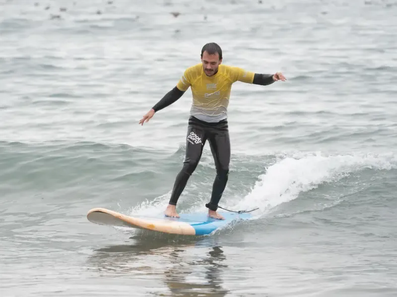 Aula de surf em grupo no Porto - 3
