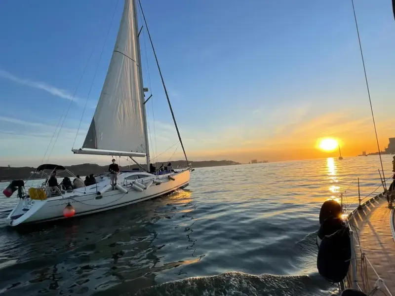Paseo privado en velero al atardecer en Lisboa - 3