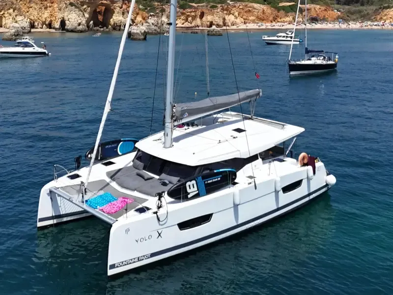 Portimão: Cruzeiro de Catamarã de Luxo de Dia Inteiro - Main