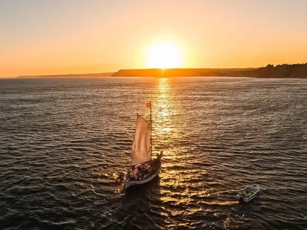 Atardecer en un velero tradicional con Prosecco - Lagos
