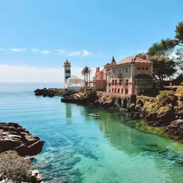 Excursión privada guiada de un día a Sintra, Palacio de Pena, Regaleira, Roca y Cascais