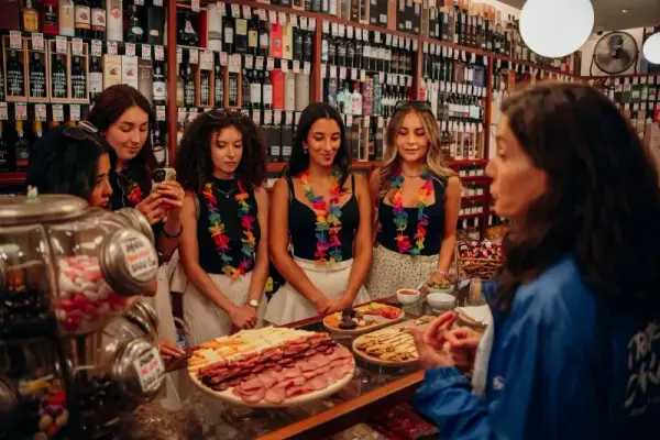 Tour gastronómico de 3 horas por Oporto con degustación de comida y vino.