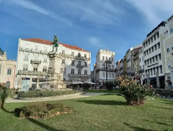 Visita guiada al centro histórico de Coimbra con un guía local certificado.