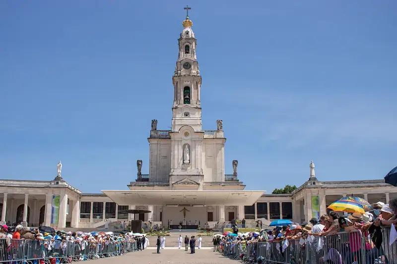 De Lisboa: Tour Partilhado a Fátima, Óbidos, Batalha e Nazaré