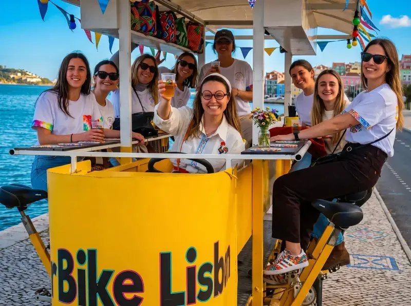 Lisbon: 1-Hour Beer, Sangria or Wine Bike Sightseeing Tour