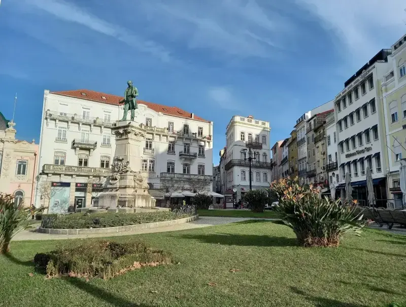 Visita guiada ao centro histórico de Coimbra, com um guia local certificado.
