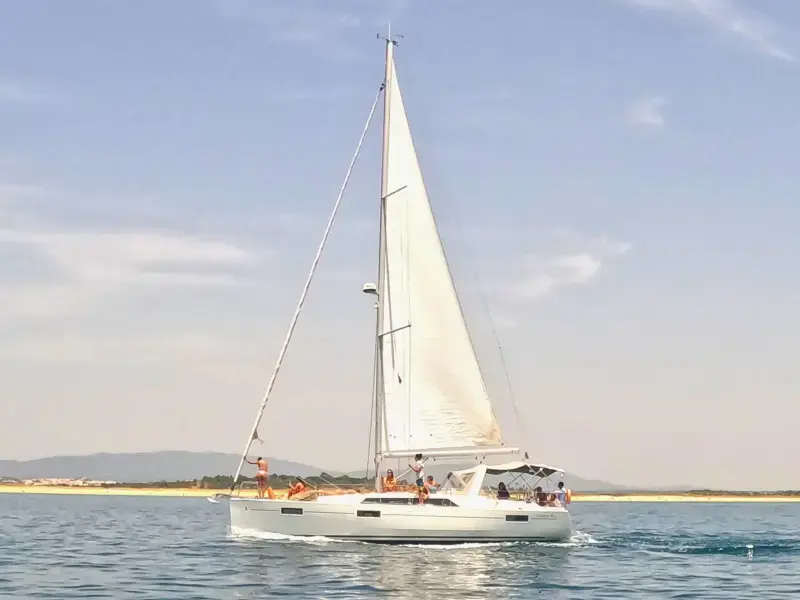 Private Yacht Charter Beneteau Oceanis 41.1