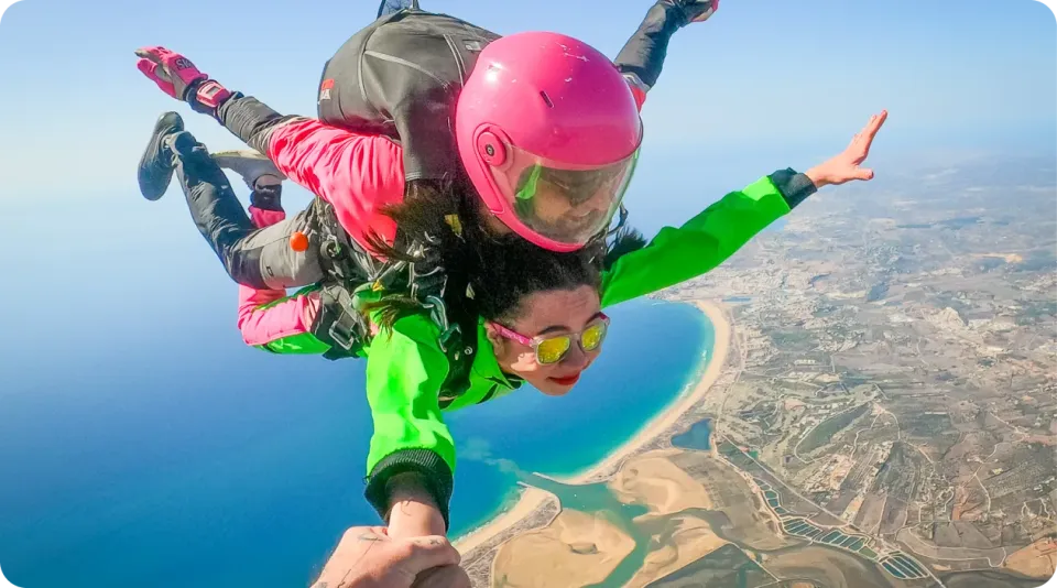Experiencia de paracaidismo en tándem sobre la costa portuguesa